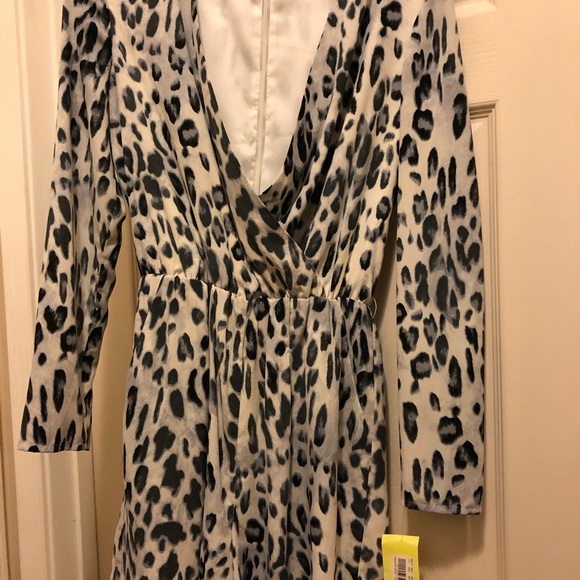 XS Leopard romper - Picture 8 of 9